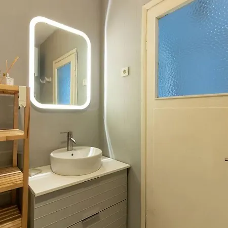 2br Colorful & Eclectic Urban Oasis In Besiktas Istanbul