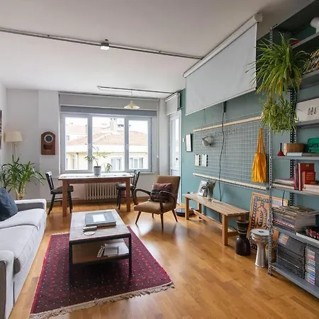 2br Colorful & Eclectic Urban Oasis In Besiktas